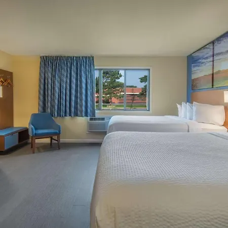 Days Inn & Suites By Wyndham Waterloo-2